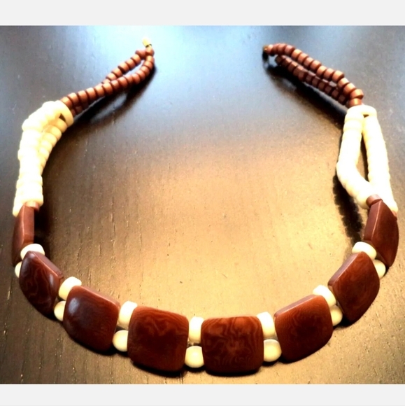 ESTATE BROWN & CREAM LUCITE BEAD 14.5" NECKLACE - Picture 1 of 1